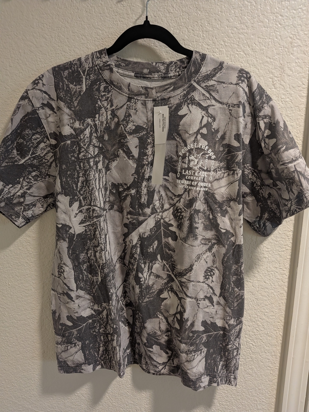 Last Call Co. Gray Camo Graphic T-Shirt NWT Size Small Streetwear